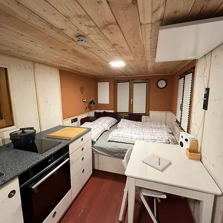 Lovingly Renovated 120-year-old Train Car! Tatil Evi Ramsau am Dachstein